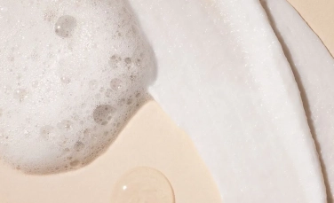 kapper met natuurlijke producten voor gezond en stralend haar