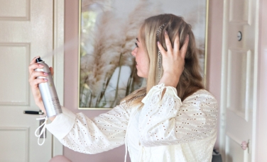Sfeervolle natuurlijke kapsalon Blush Barneveld met roze accenten
